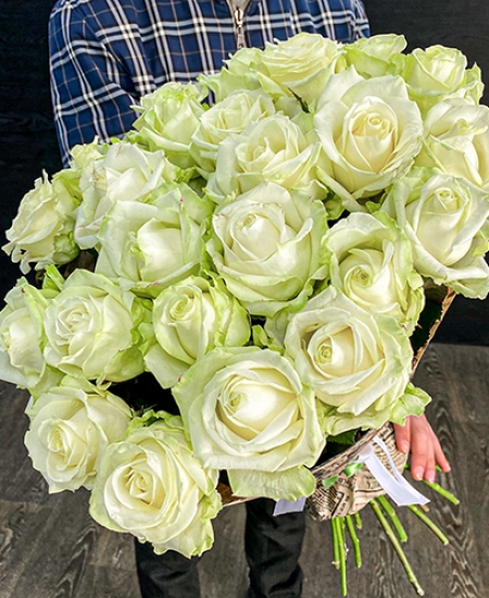 21 белая роза Россия (70 см)